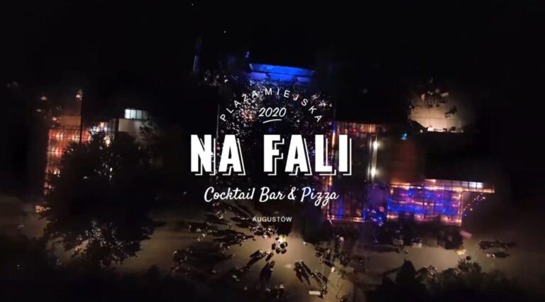 Widok lokalu z lotu ptaka nocą – bar i pizzeria w Augustowie