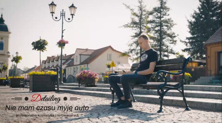 Kadr z filmu promocyjnego usługi detailingowej – nagranie w centrum Białegostoku