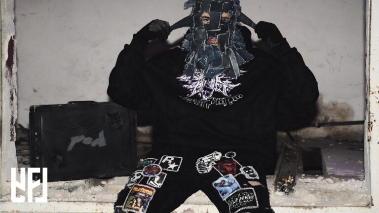 Artysta w masce – kadr z alternatywnego teledysku rapowego